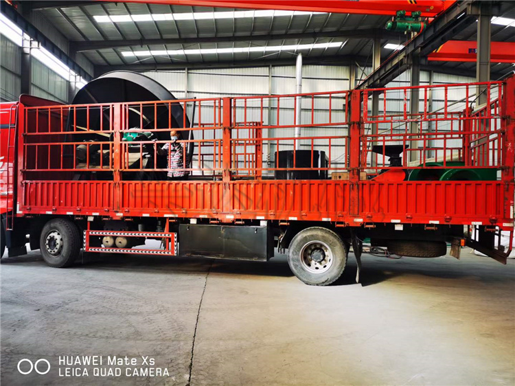 安徽5萬噸顆粒有機(jī)肥生產(chǎn)線最后一車發(fā)貨現(xiàn)場(chǎng)