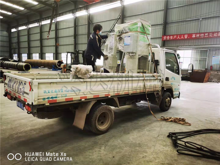 有機(jī)肥粉狀包裝機(jī)發(fā)貨