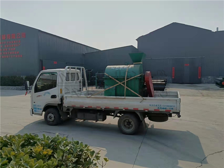 有機(jī)肥 臥式半濕物料粉碎機(jī) 發(fā)貨現(xiàn)場(chǎng)