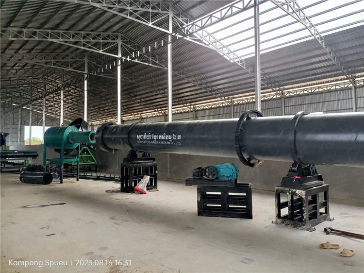 柬埔寨客戶有機(jī)肥顆粒生產(chǎn)線安裝現(xiàn)場