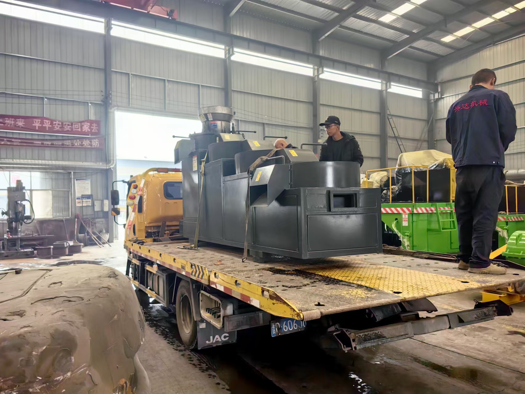 年產10萬噸造粒生產線發(fā)貨現場